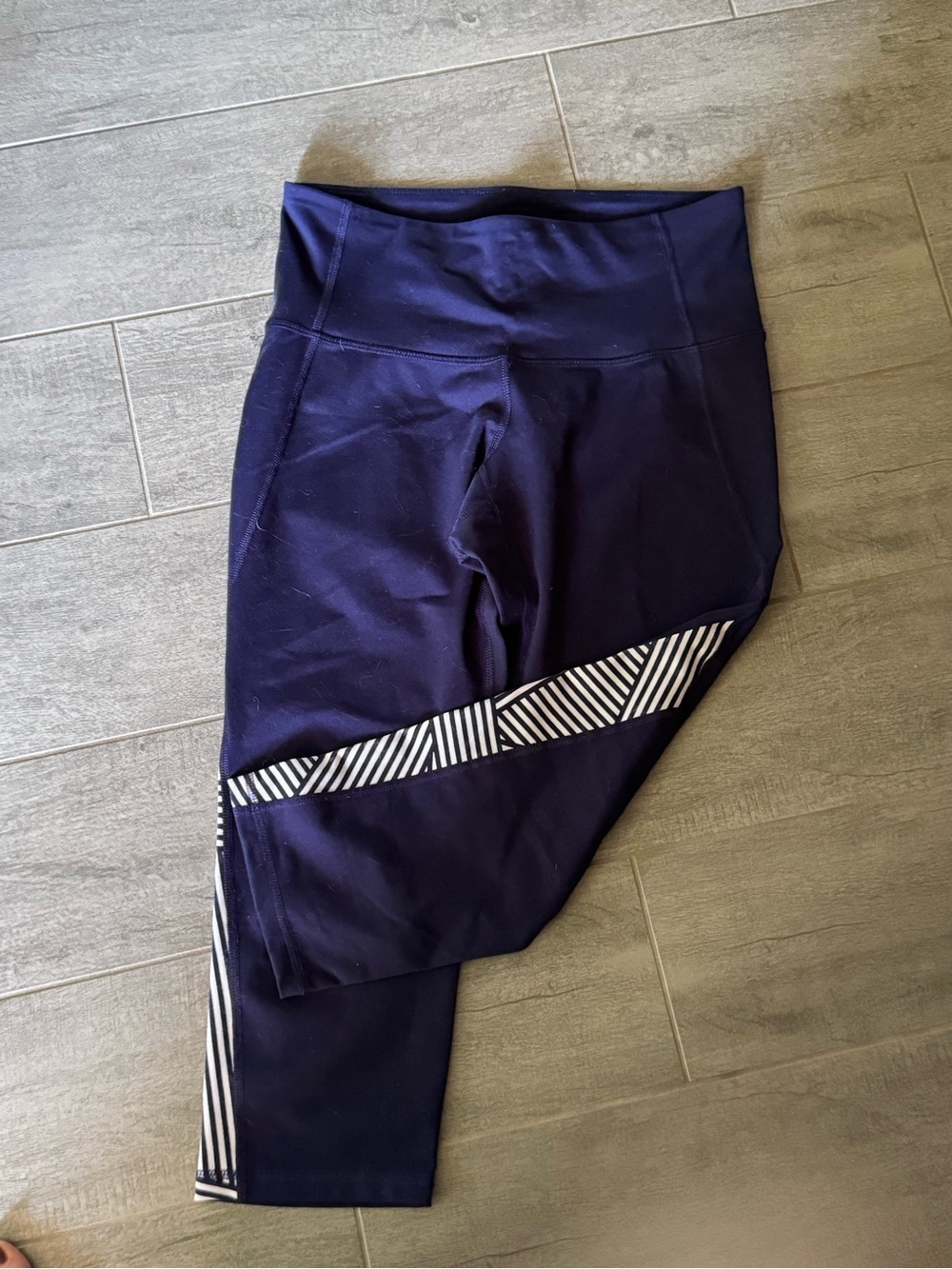 Old Navy Navy Capri Leggings with Side Stripe